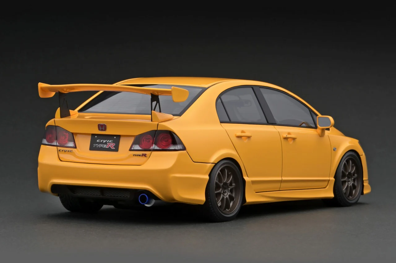 Ignition Model 1:18 Honda Civic Type-R (FD2) in Yellow with Carbon Bonnet - Image 2