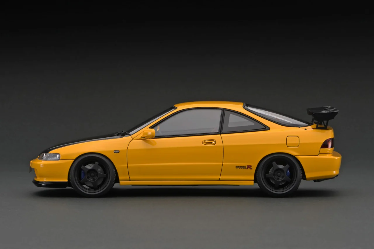 Ignition Model 1:18 Honda Integra (DC2) Type-R in Yellow with Black Accents - Image 2