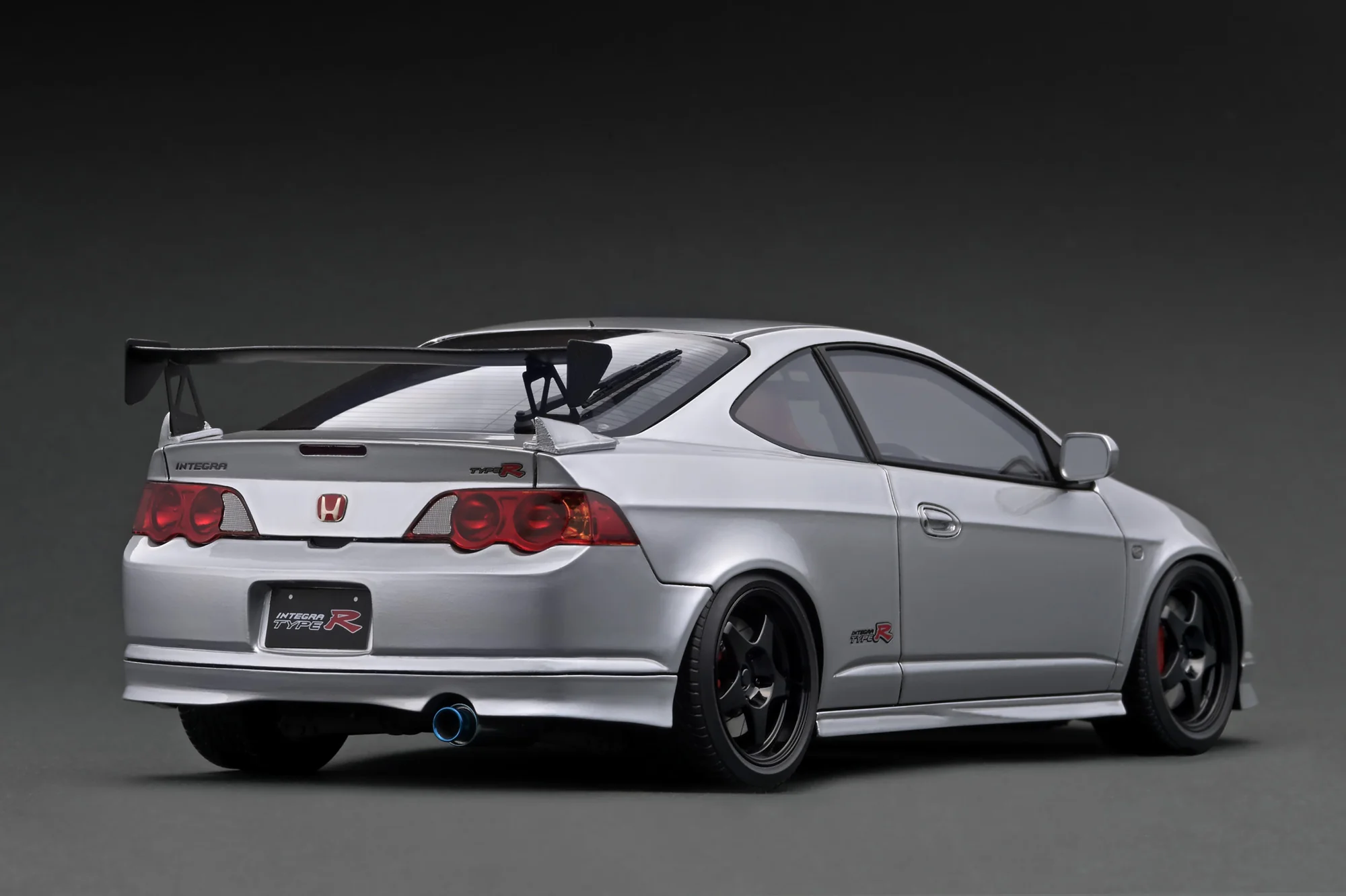 Ignition Model 1:18 Honda Integra (DC5) Type-R in Silver - Image 2