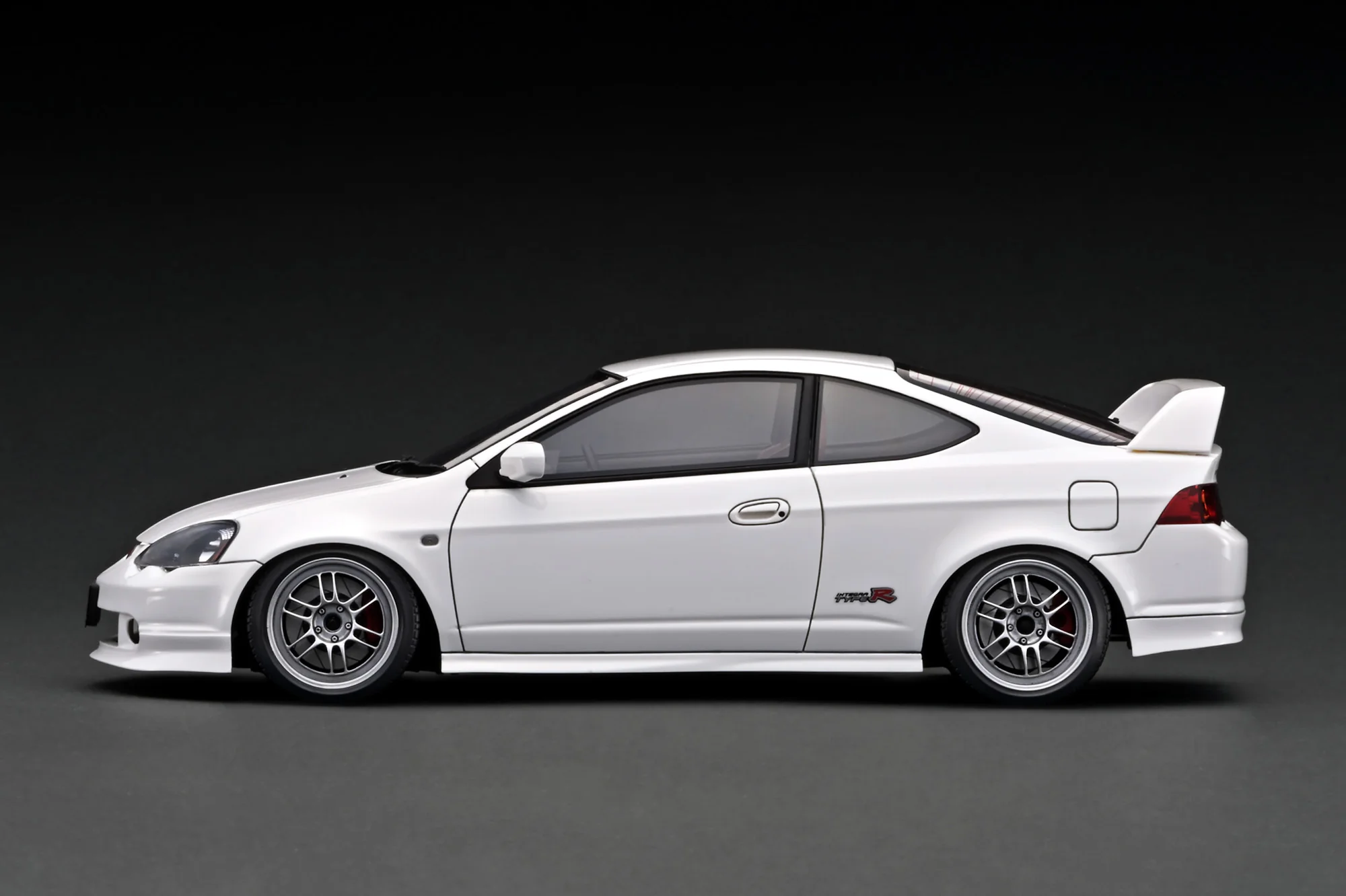 Ignition Model 1:18 Honda Integra (DC5) Type-R in White - Image 2