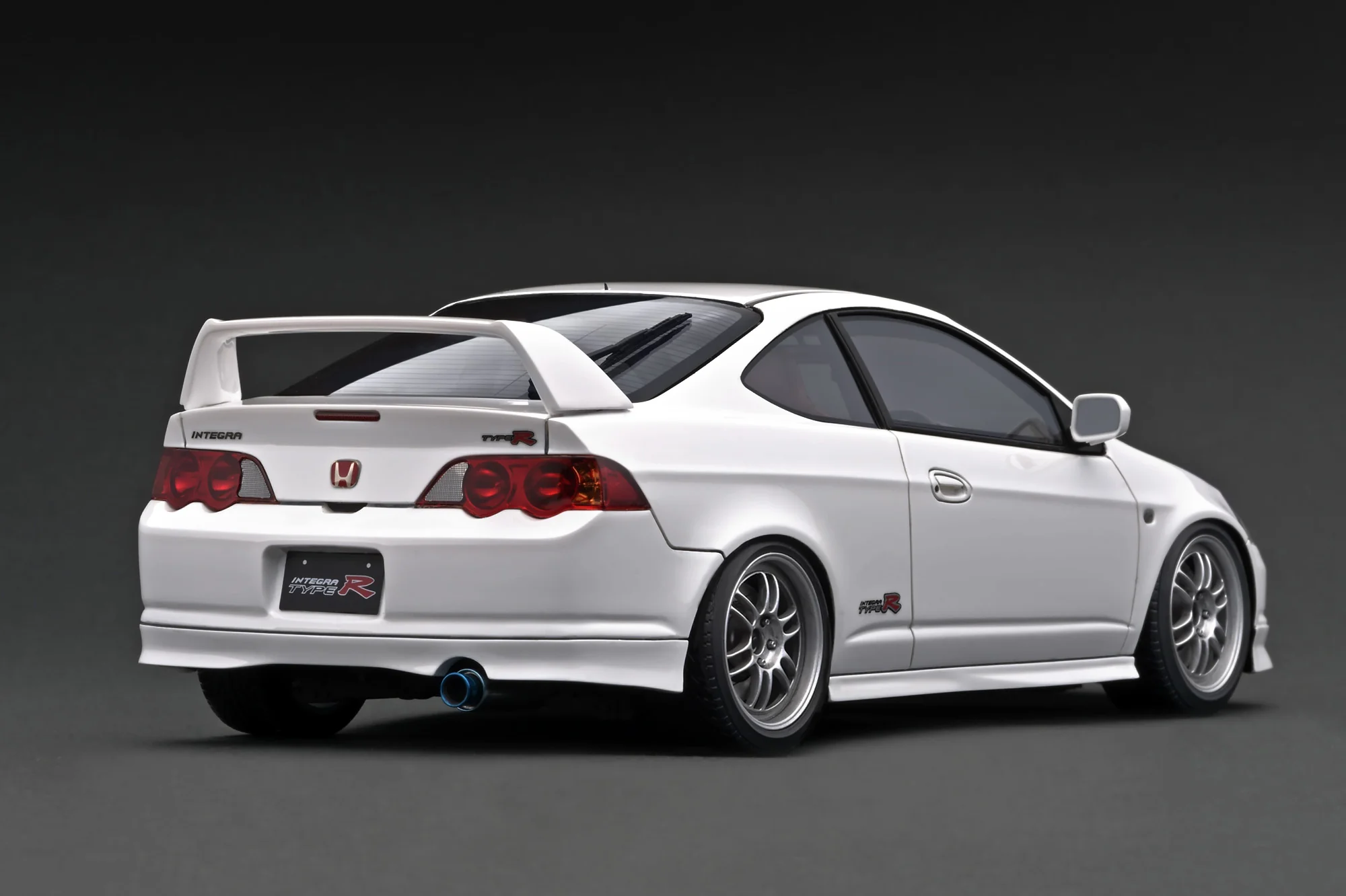 Ignition Model 1:18 Honda Integra (DC5) Type-R in White - Image 3