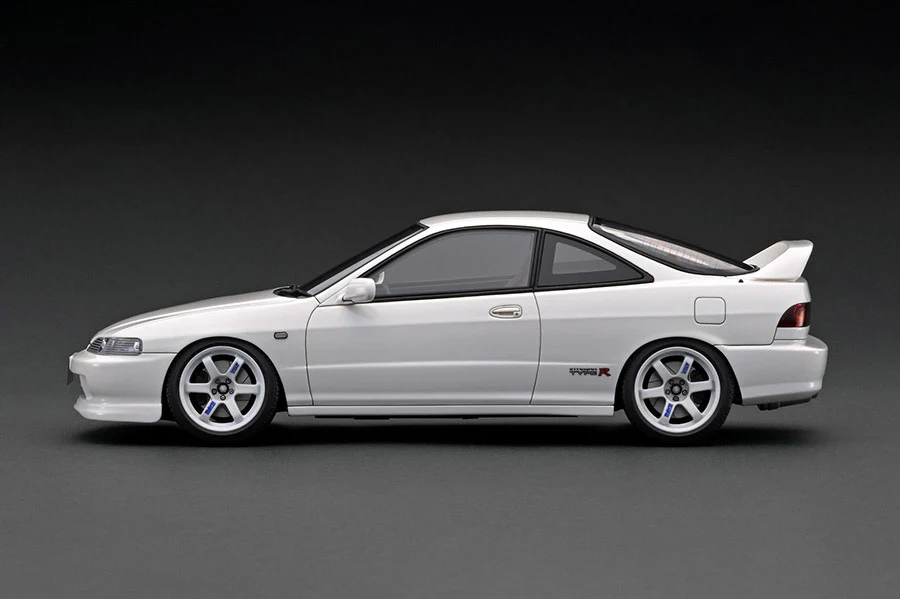 Ignition Model 1:18 Honda Integra Type-R (DC2) in White - Image 2