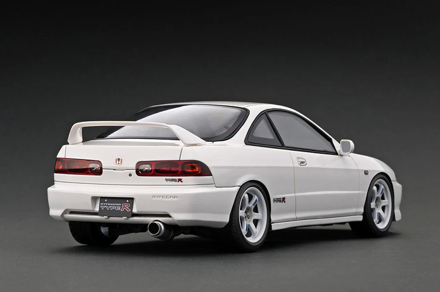 Ignition Model 1:18 Honda Integra Type-R (DC2) in White - Image 3