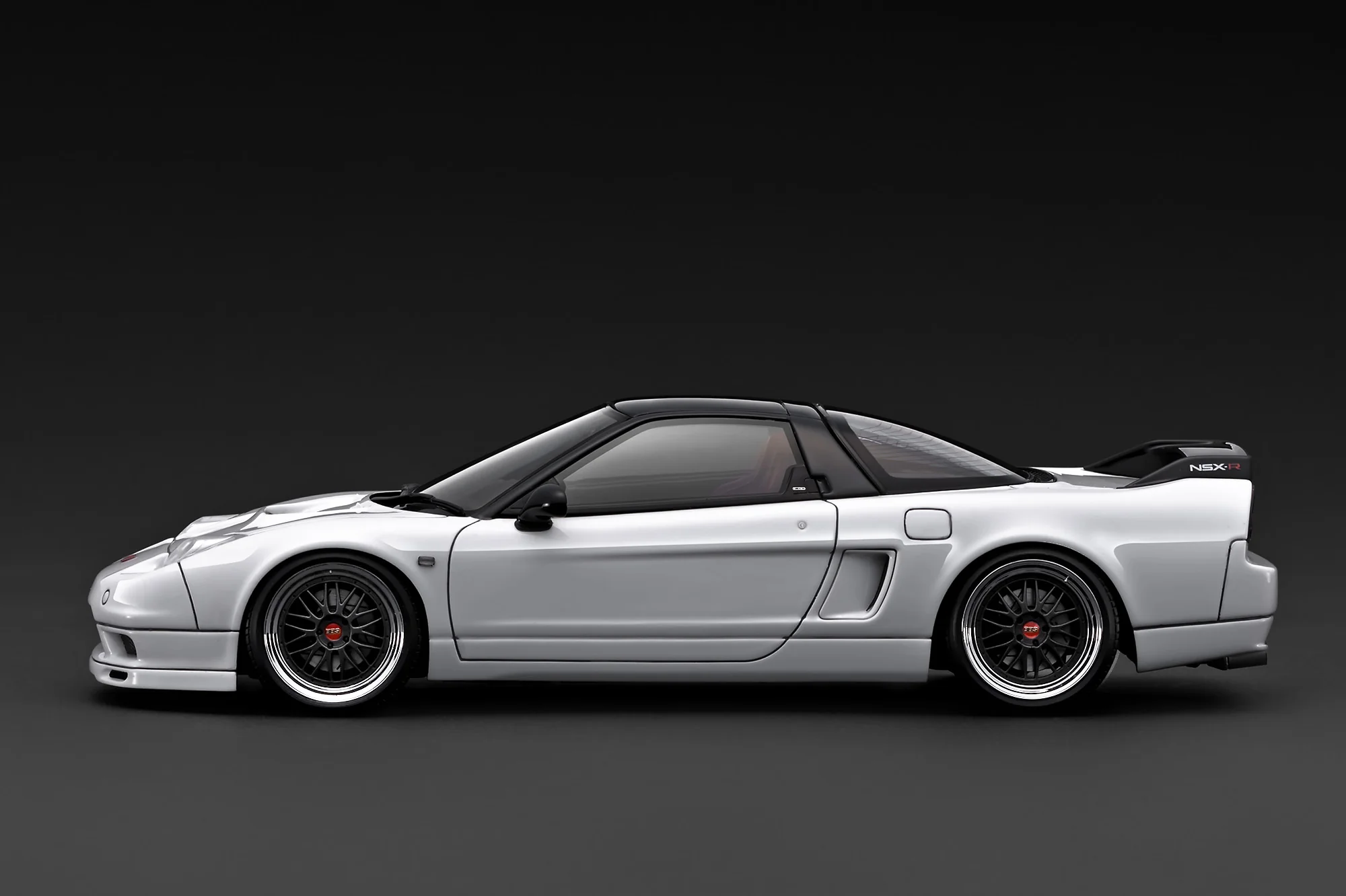 *PREORDER* Ignition Model 1:18 Honda NSX-R (NA2) in White - Image 3