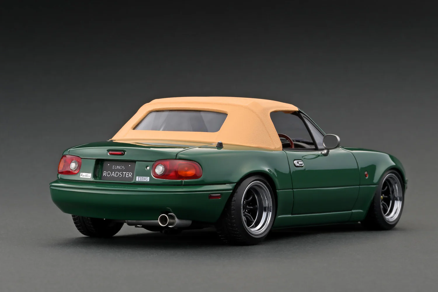 Ignition Model 1:18 Mazda EUNOS Roadster (NA) in Green - Image 3