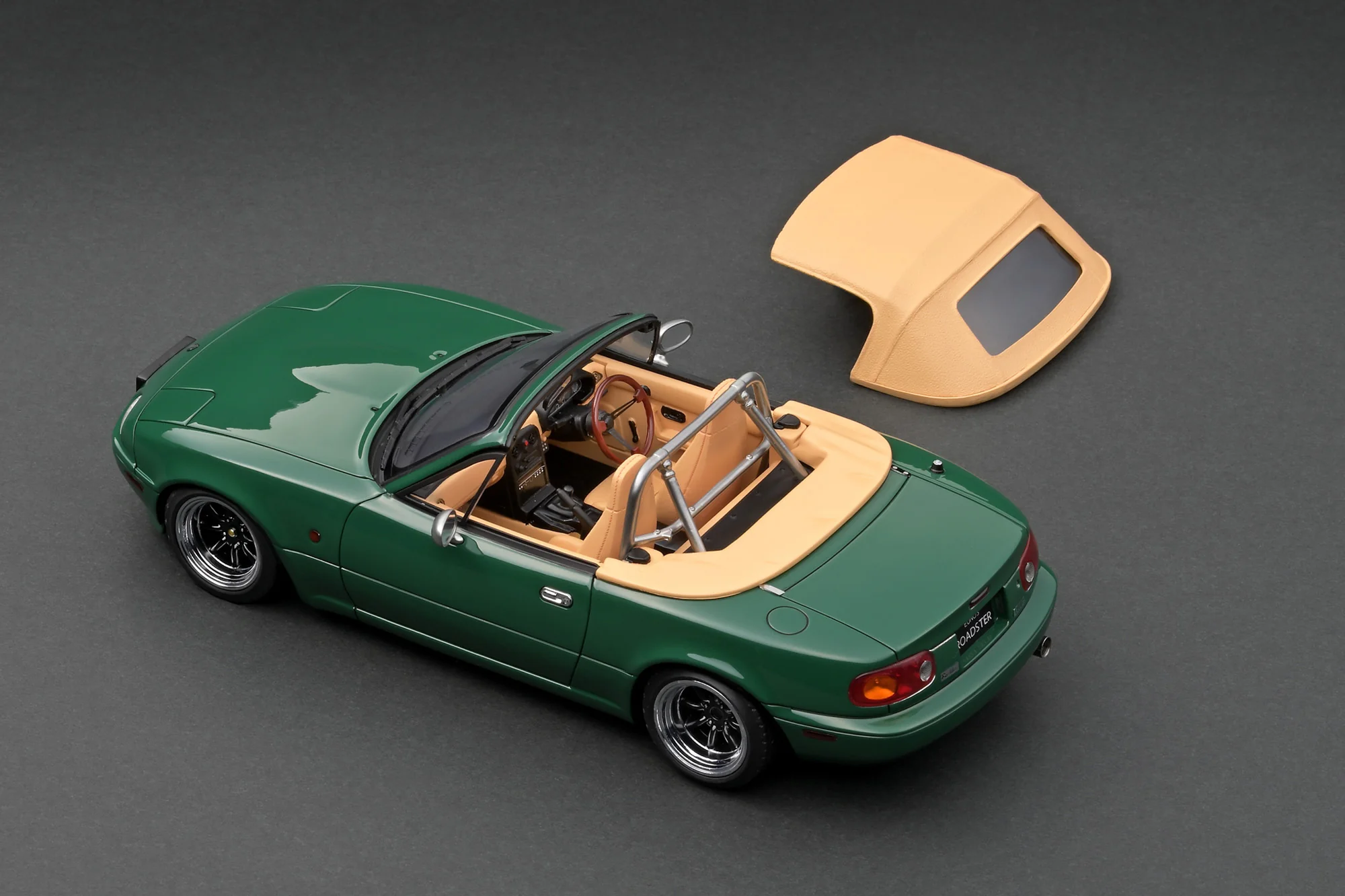 Ignition Model 1:18 Mazda EUNOS Roadster (NA) in Green - Image 4