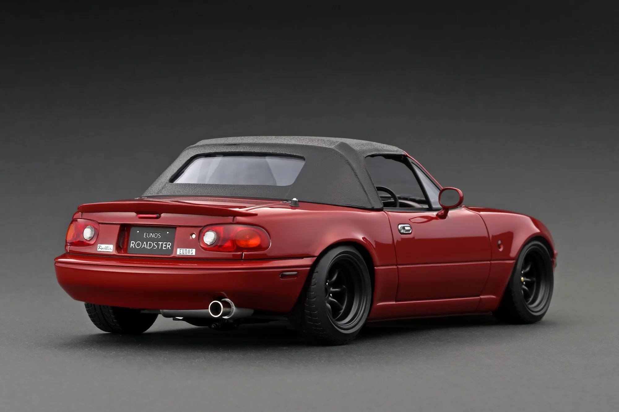 Ignition Model 1:18 Mazda EUNOS Roadster (NA) in Red - Image 2