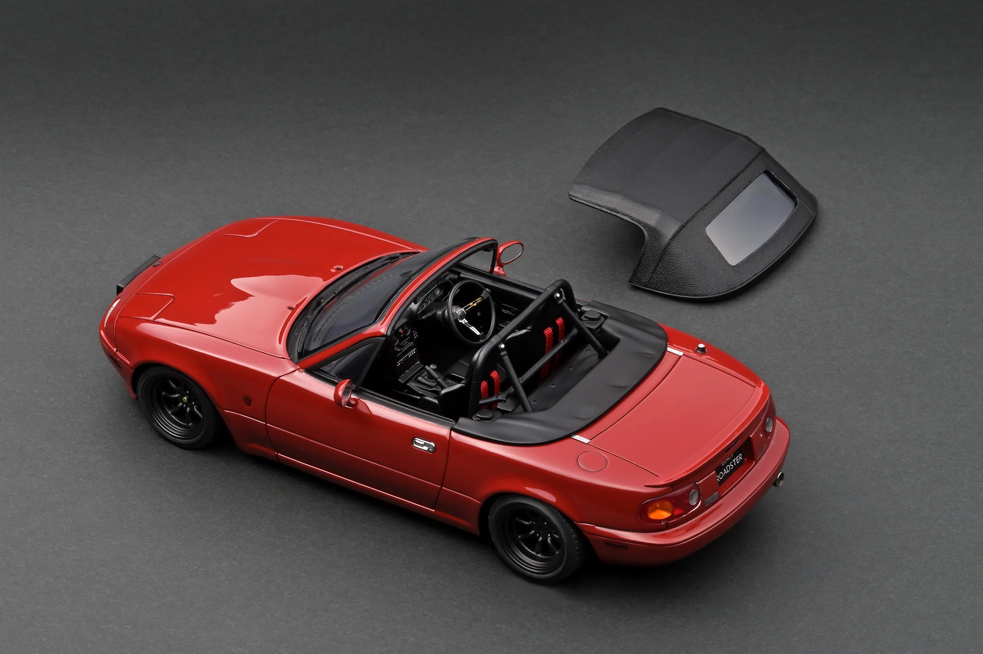 Ignition Model 1:18 Mazda EUNOS Roadster (NA) in Red - Image 3