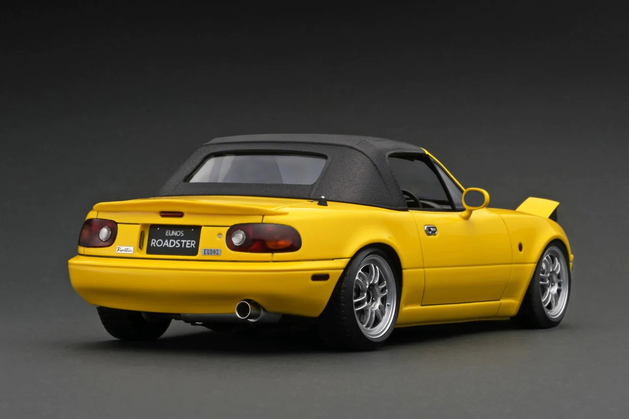 Ignition Model 1:18 Mazda EUNOS Roadster (NA) in Yellow - Image 2