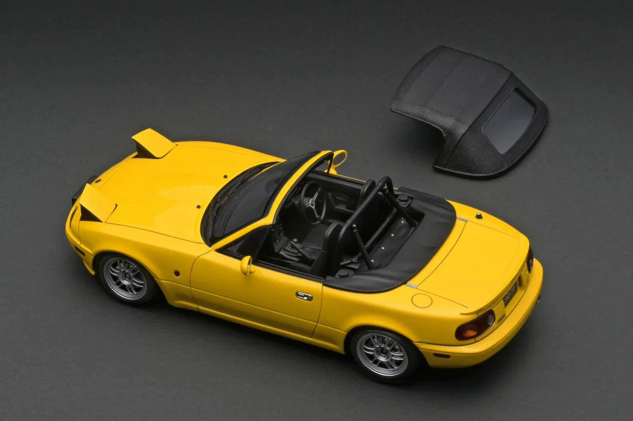 Ignition Model 1:18 Mazda EUNOS Roadster (NA) in Yellow - Image 3