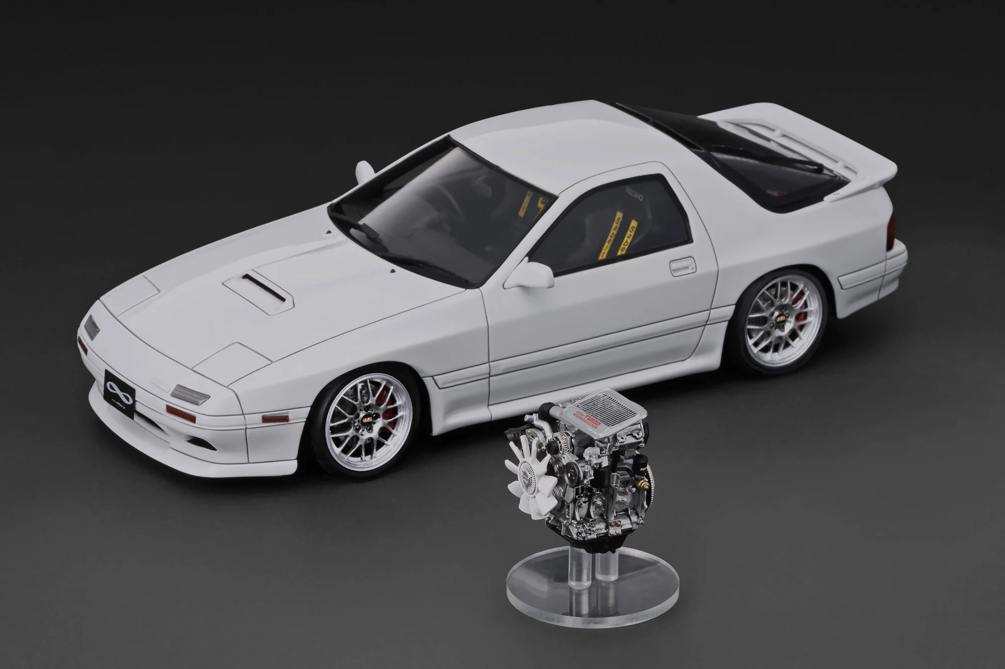 *PREORDER* Ignition Model 1:18 Mazda RX-7 Savanna Infini (FC3S) in White with Engine Display
