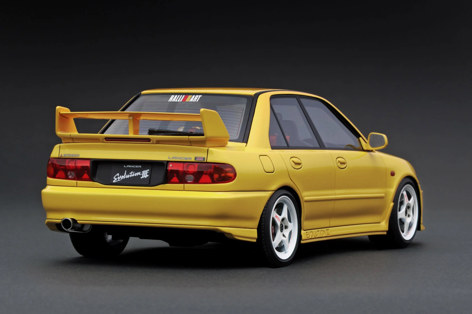 Ignition Model 1:18 Mitsubishi Lancer Evolution III GSR (CE9A) in Yellow - Image 2