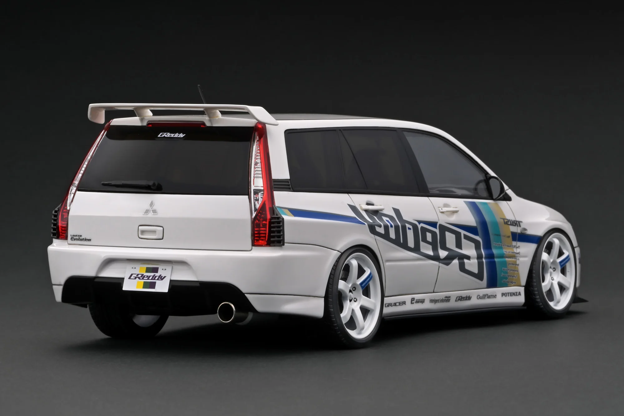 Ignition Model 1:18 Mitsubishi Lancer Evolution Wagon (CT9W) in White - Image 3