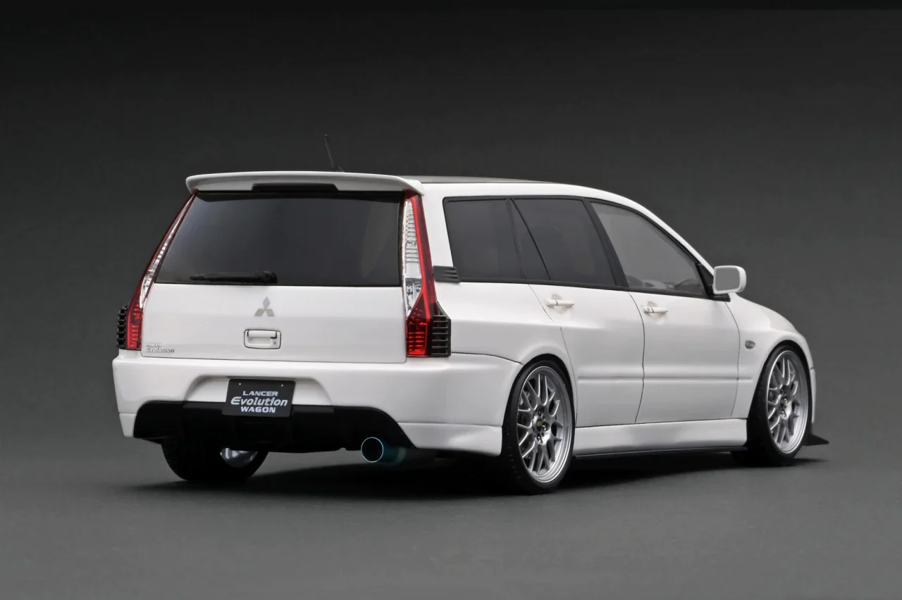 Ignition Model 1:18 Mitsubishi Lancer Evolution Wagon (CT9W) in White - Image 3
