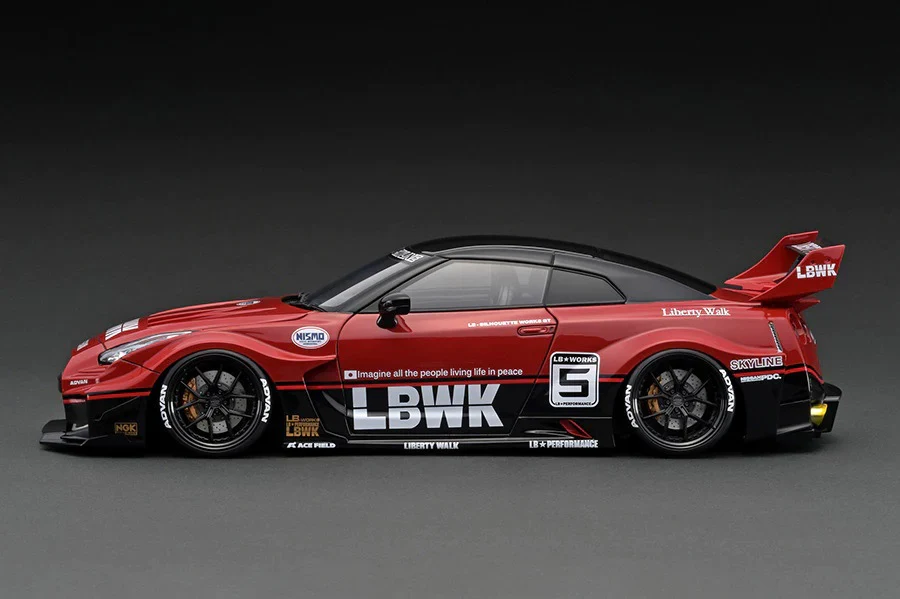 Ignition Model 1:18 Nissan 35GT-RR LB-Silhouette WORKS GT in Red/Black #5 with Engine - Image 4