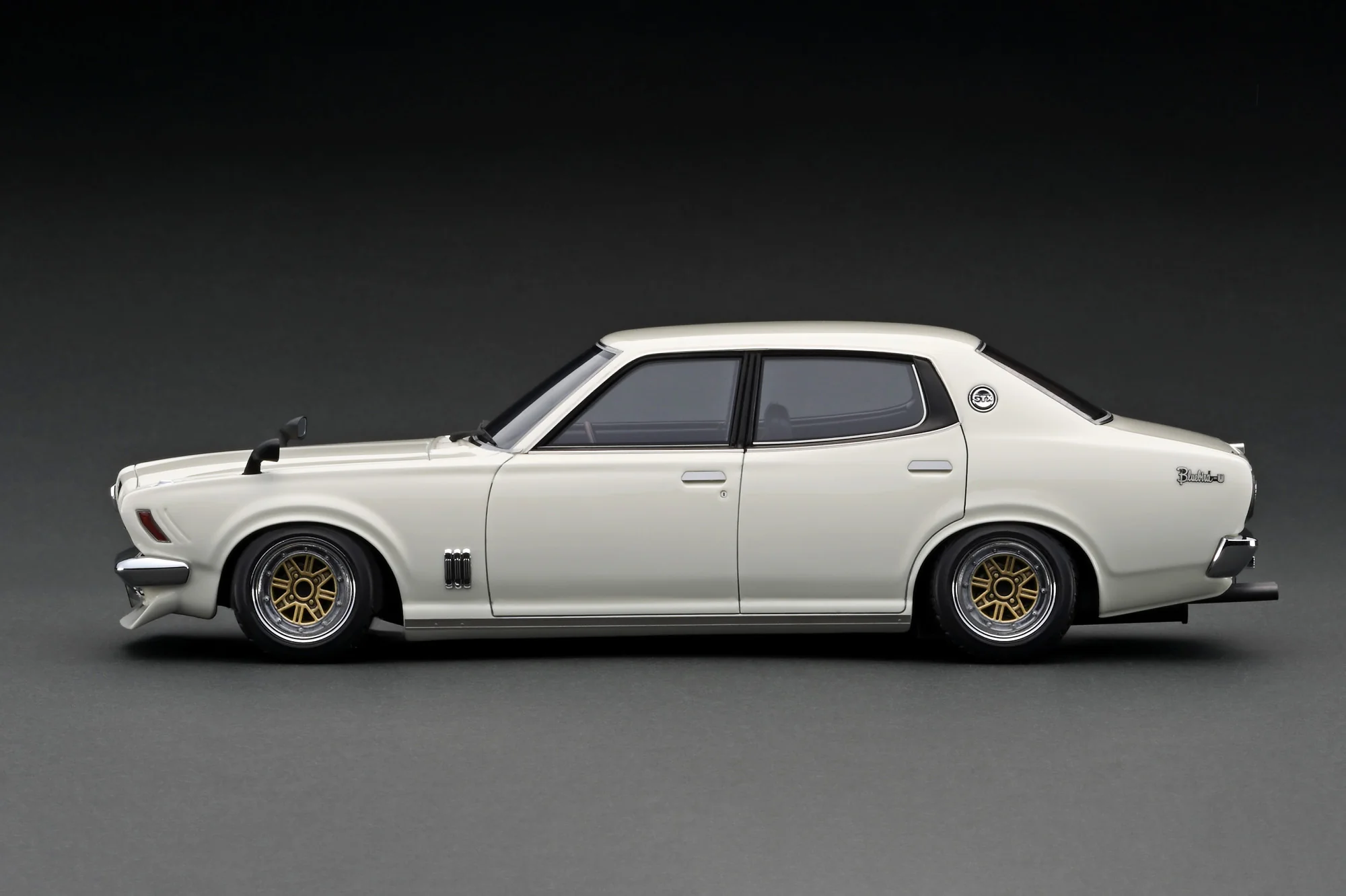 Ignition Model 1:18 Nissan Bluebird U 2000GTX (G610) in White - Image 2