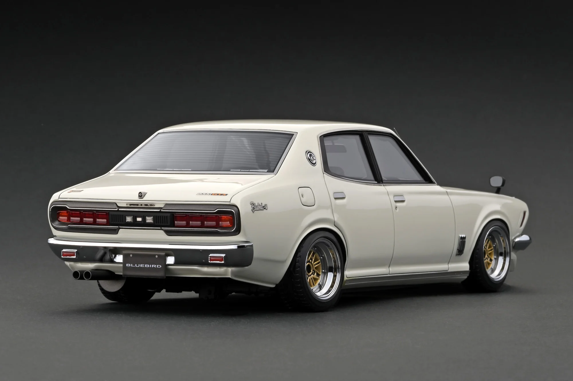 Ignition Model 1:18 Nissan Bluebird U 2000GTX (G610) in White - Image 3