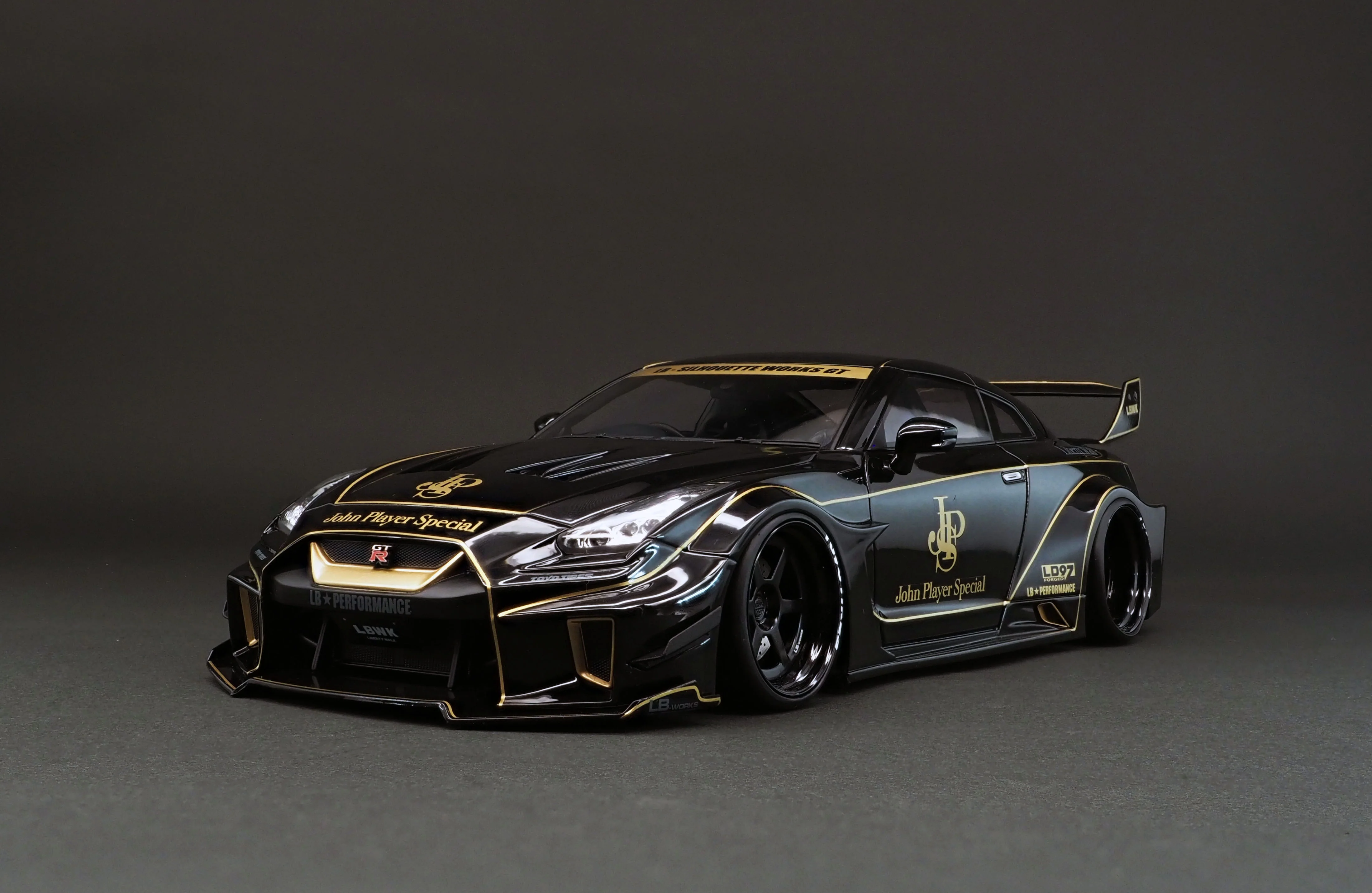 Ignition Model 1:18 Nissan GT-R GT 35GT-RR LB Works Silhouette in JPS Black