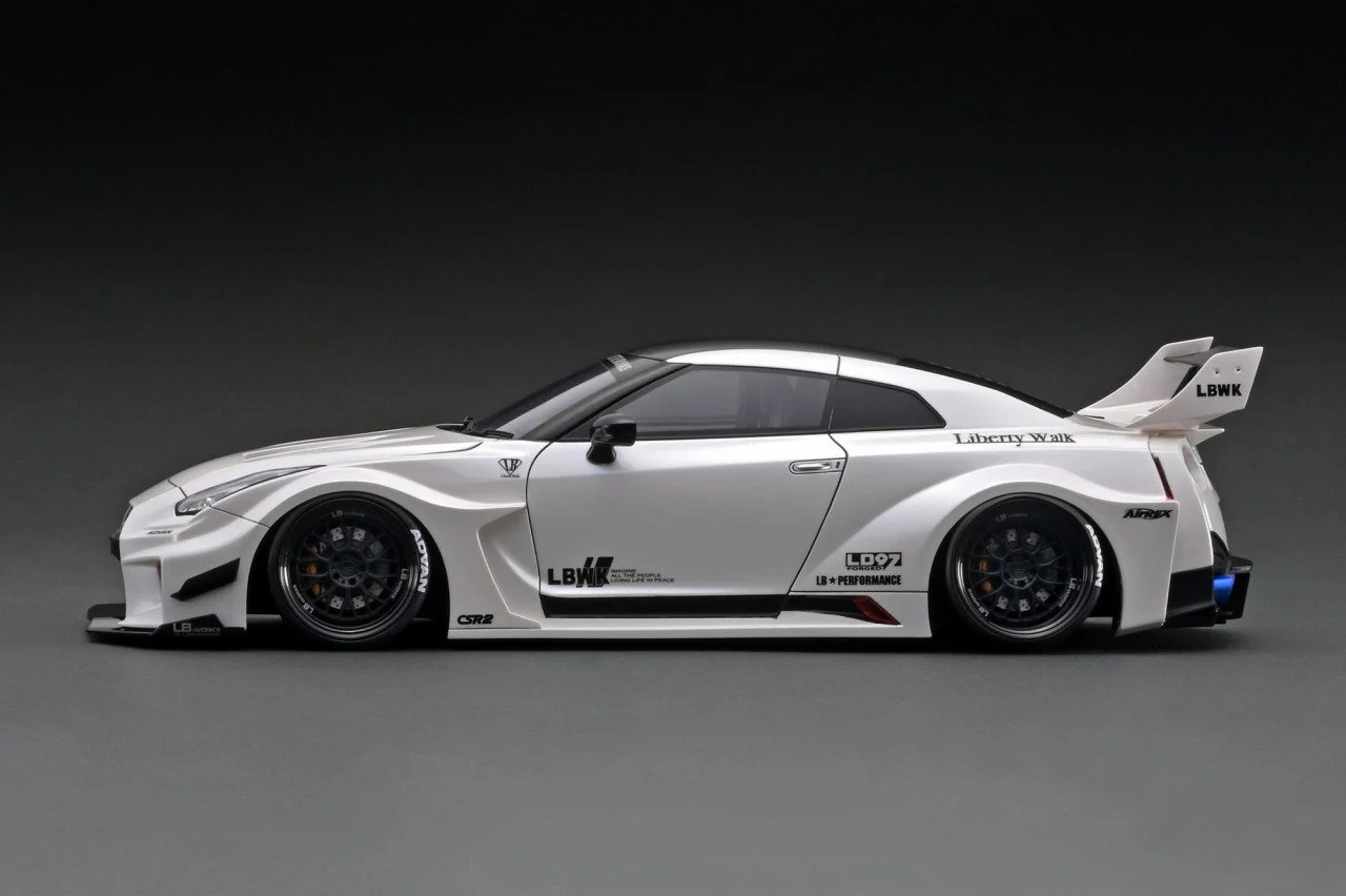 Ignition Model 1:18 Nissan GT-R GT 35GT-RR LB Works Silhouette in White - Image 2