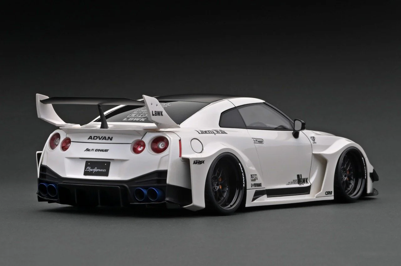 Ignition Model 1:18 Nissan GT-R GT 35GT-RR LB Works Silhouette in White - Image 3