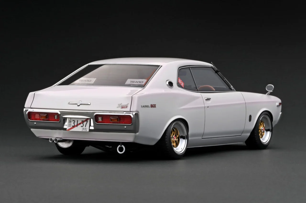 Ignition Model 1:18 Nissan Laurel 2000SGX (C130) in Metallic White / Purple - Image 2