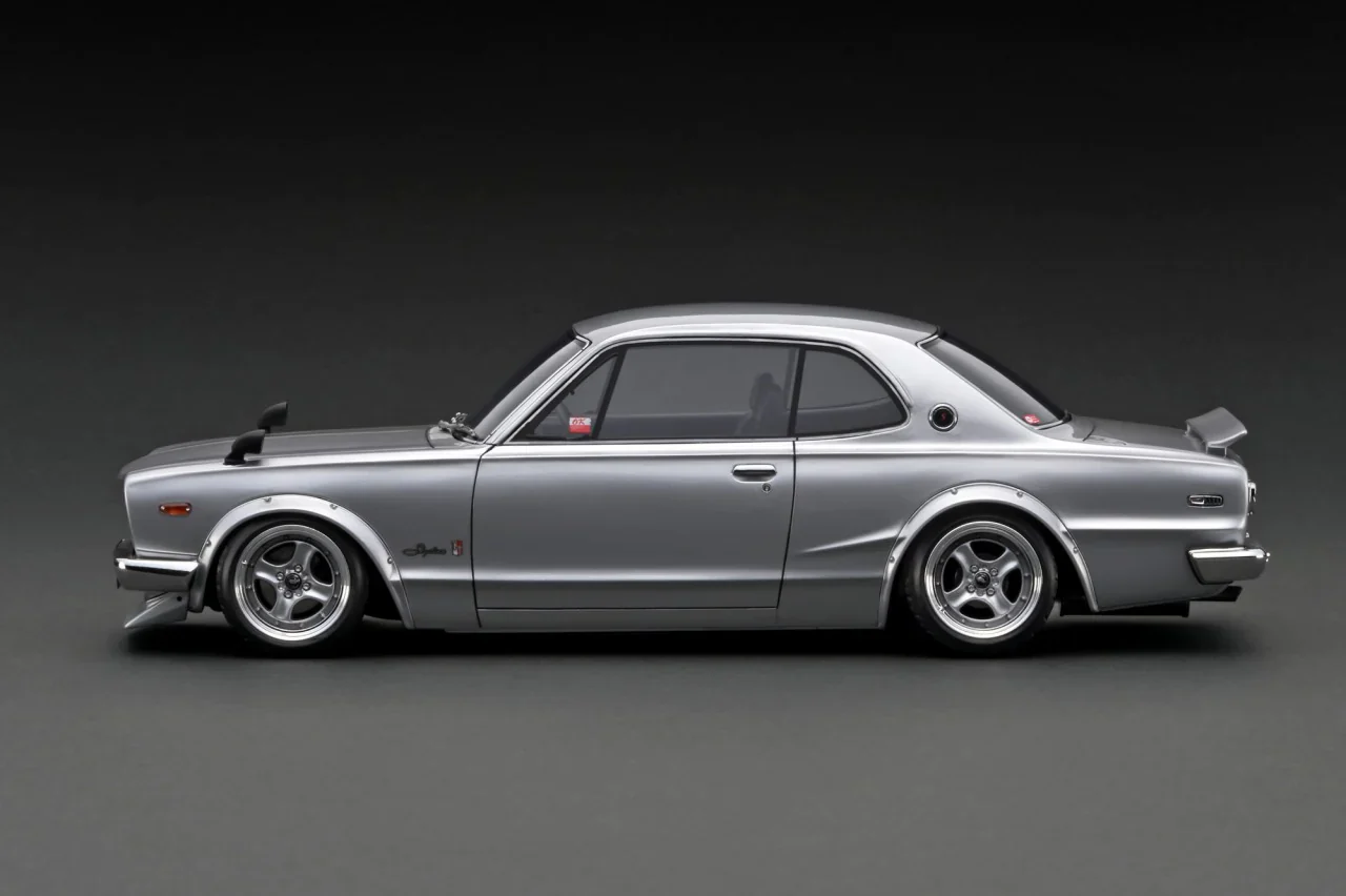 Ignition Model 1:18 Nissan Skyline 2000 GT-R (KPGC10) in Silver - Image 2