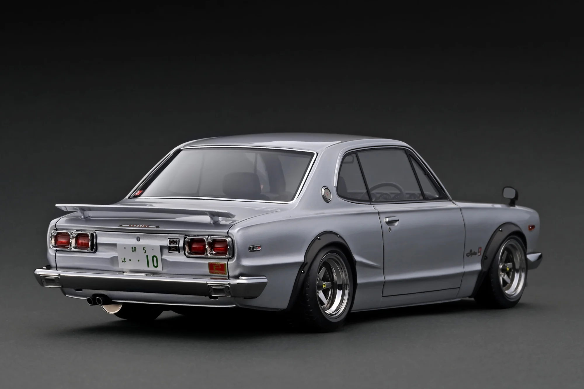 Ignition Model 1:18 Nissan Skyline 2000 GT-R (KPGC10) in Silver with S20 Engine Display - Image 4