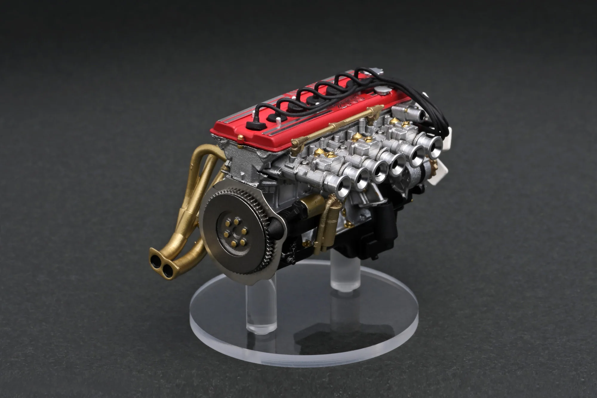 Ignition Model 1:18 Nissan Skyline 2000 GT-R (KPGC10) in Silver with S20 Engine Display - Image 5