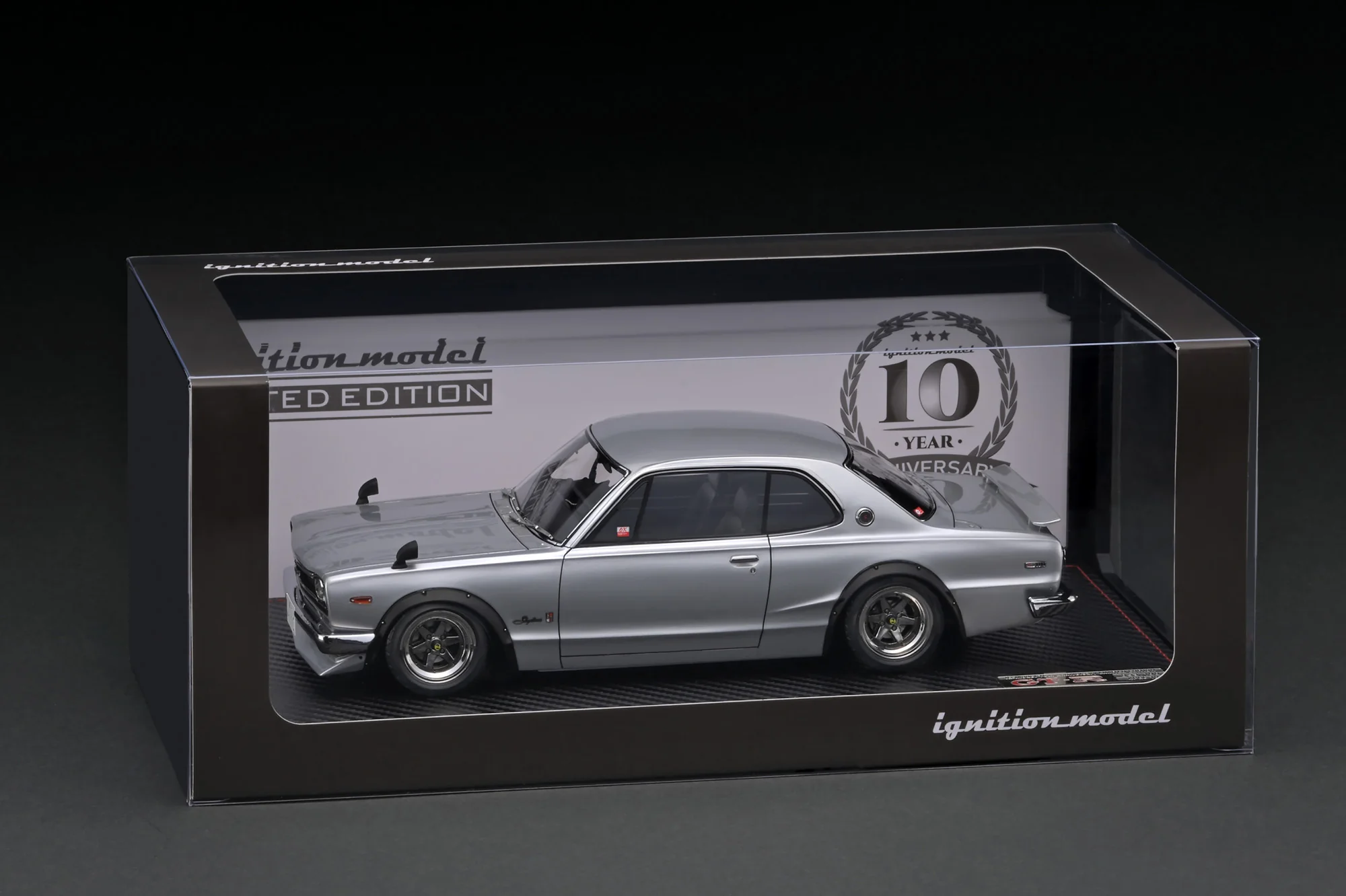 Ignition Model 1:18 Nissan Skyline 2000 GT-R (KPGC10) in Silver with S20 Engine Display - Image 7