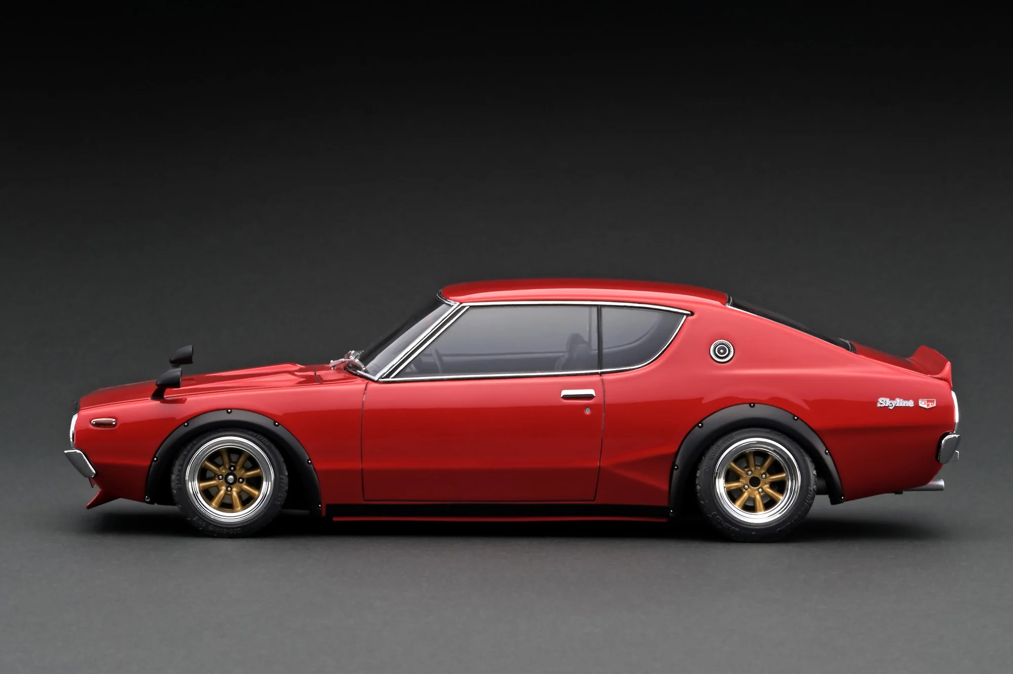 Ignition Model 1:18 Nissan Skyline 2000 GT-R (KPGC110) in Red - Image 2