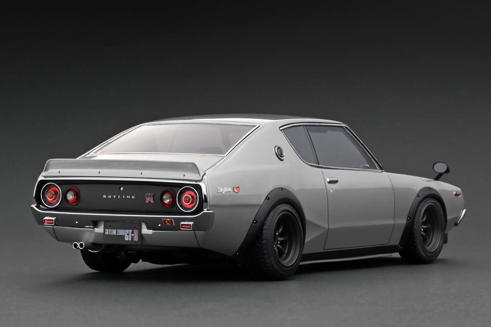 Ignition Model 1:18 Nissan Skyline 2000 GT-R (KPGC110) in Silver - Image 3