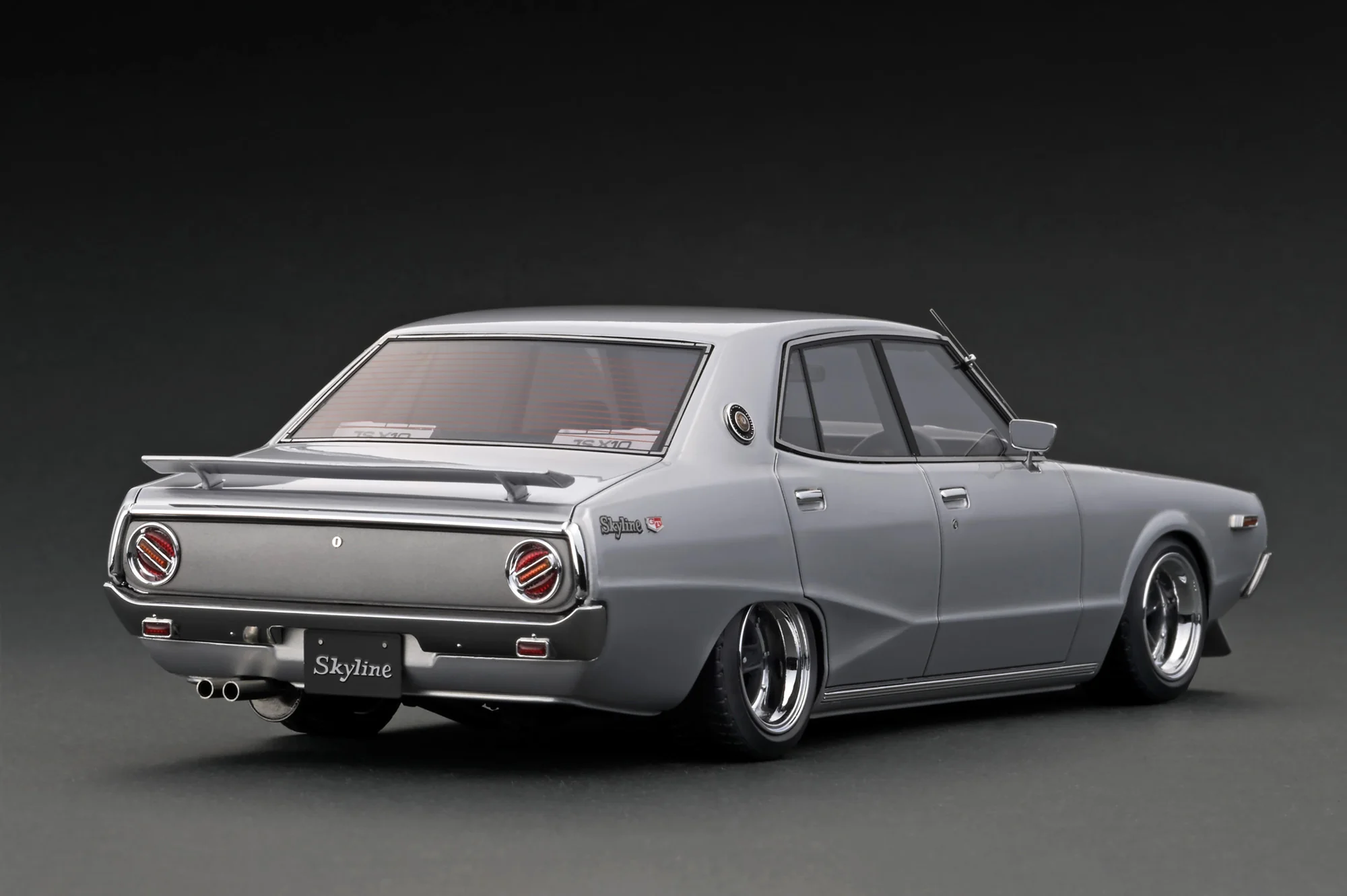 Ignition Model 1:18 Nissan Skyline 2000 GT-X (GC110) in Silver - Image 3