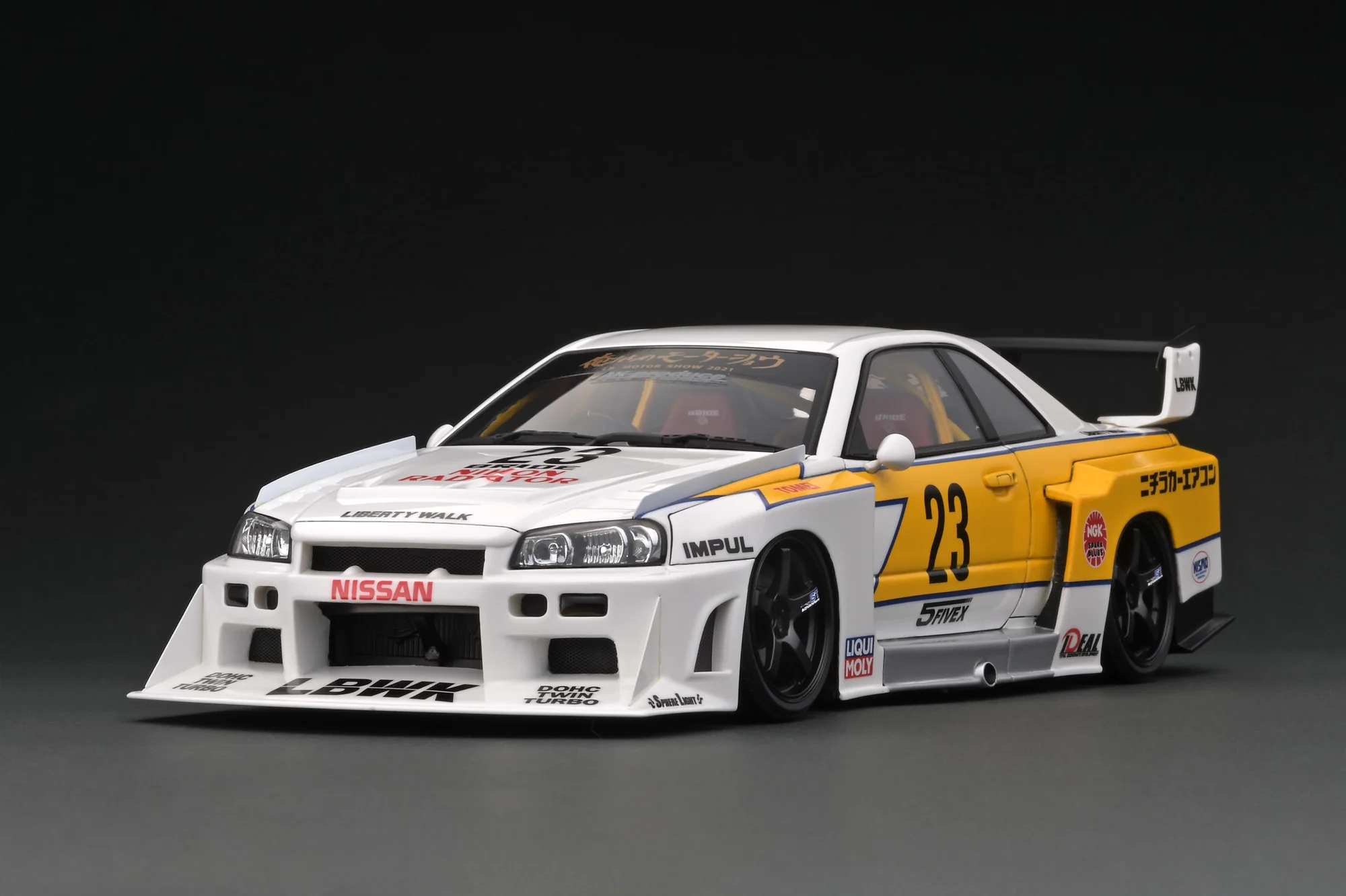 Ignition Model 1:18 Nissan Skyline (ER34) Super Silhouette LBWK in White and Yellow with Mr. Kato Figure - Image 2