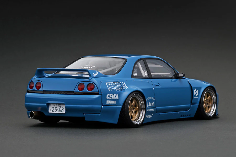 Ignition Model 1:18 Nissan Skyline GT-R (BCNR33) PANDEM in Blue with Skate Board - Image 4