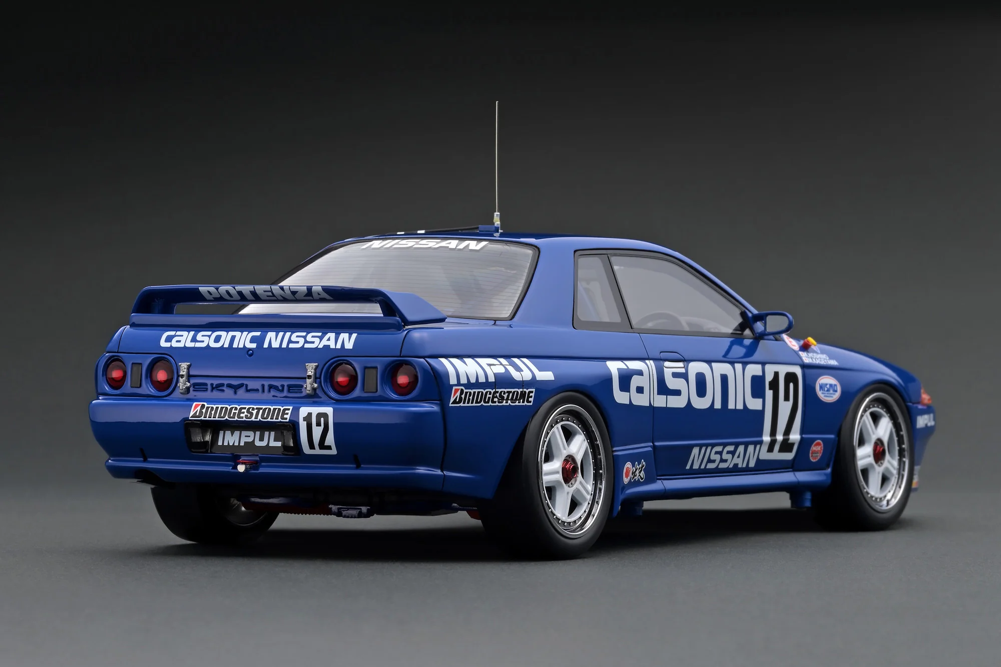 Ignition Model 1:18 Nissan Skyline GT-R (BNR32) CALSONIC #12 1992 JTC with Mr. Hoshino Figure - Image 4