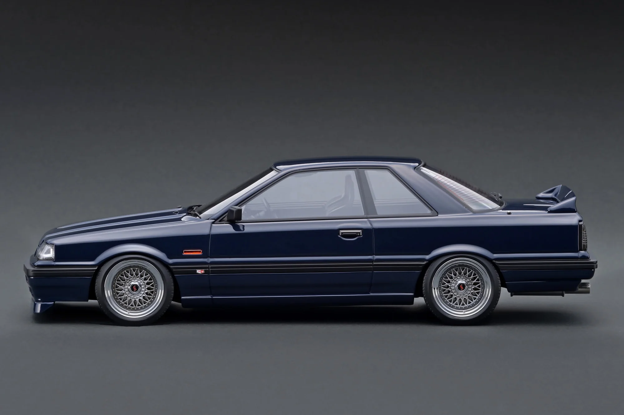 Ignition Model 1:18 Nissan Skyline GTS-R (R-31) Blue Black - Image 2
