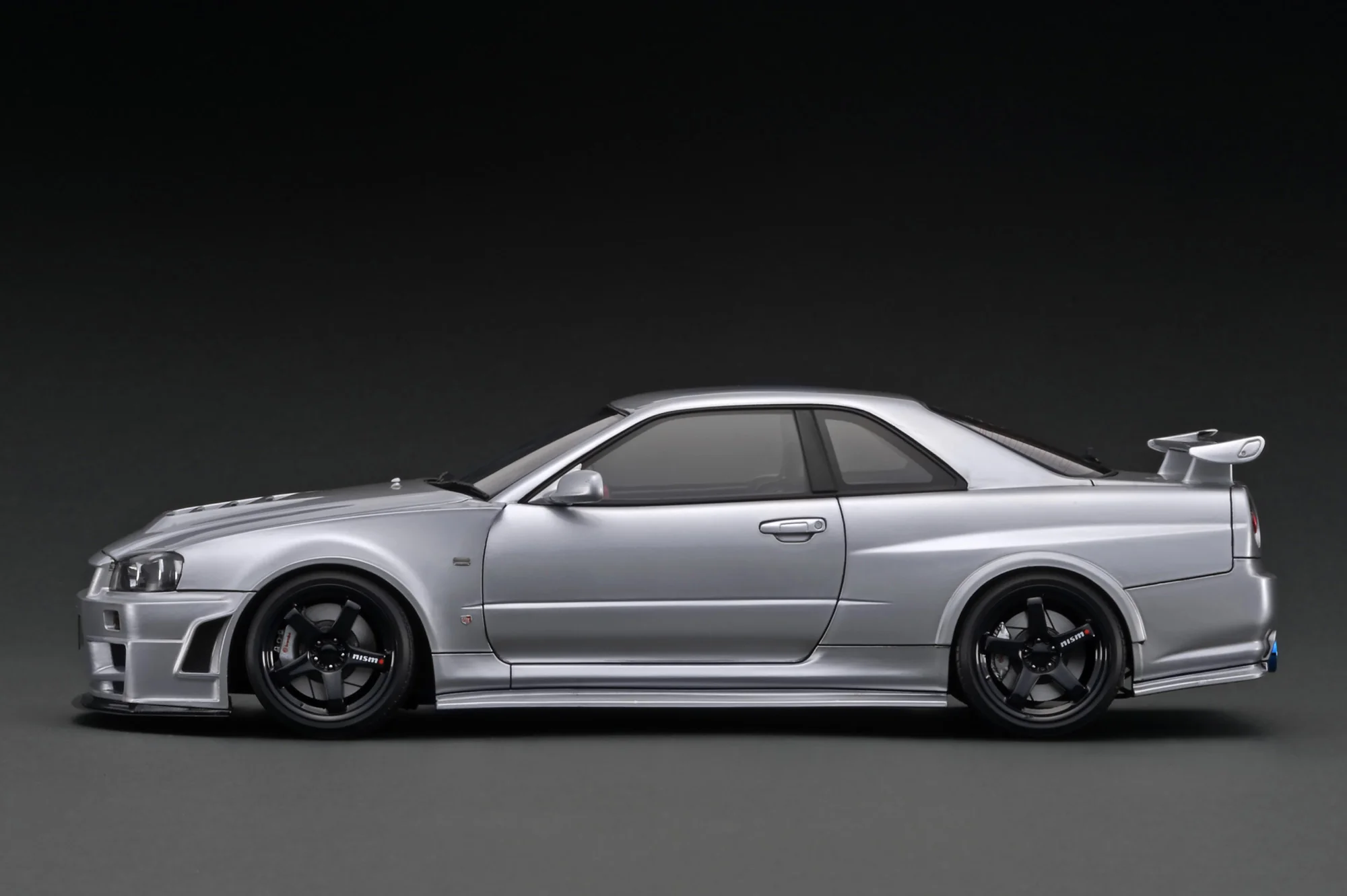 Ignition Model 1:18 Nissan Skyline (R34) GT-R Z-Tune in Silver - Image 2