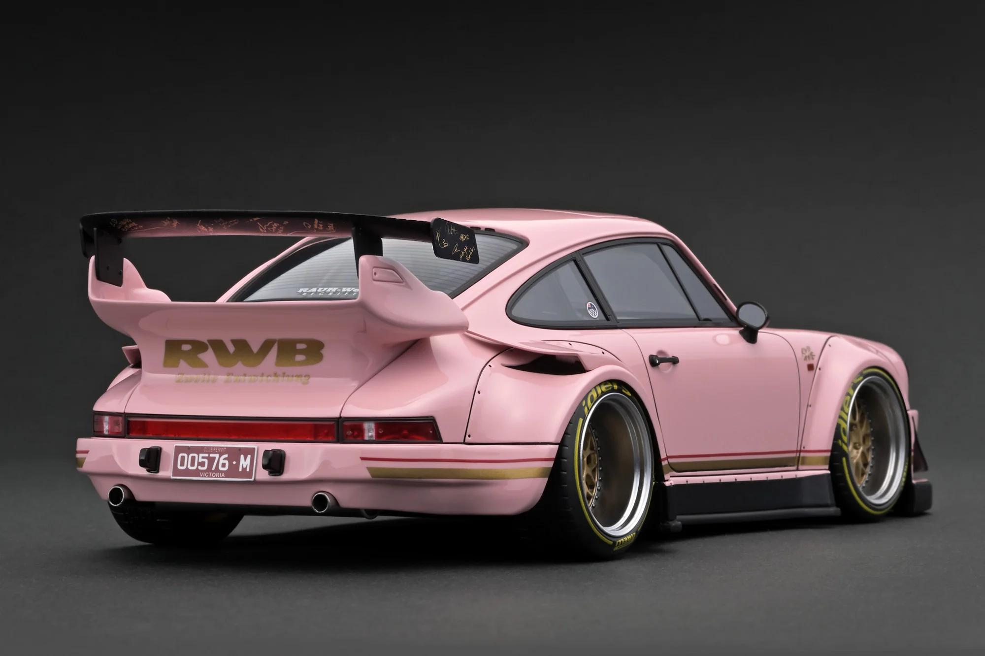 Ignition Model 1:18 Porsche 930 RWB in Pink - Image 3
