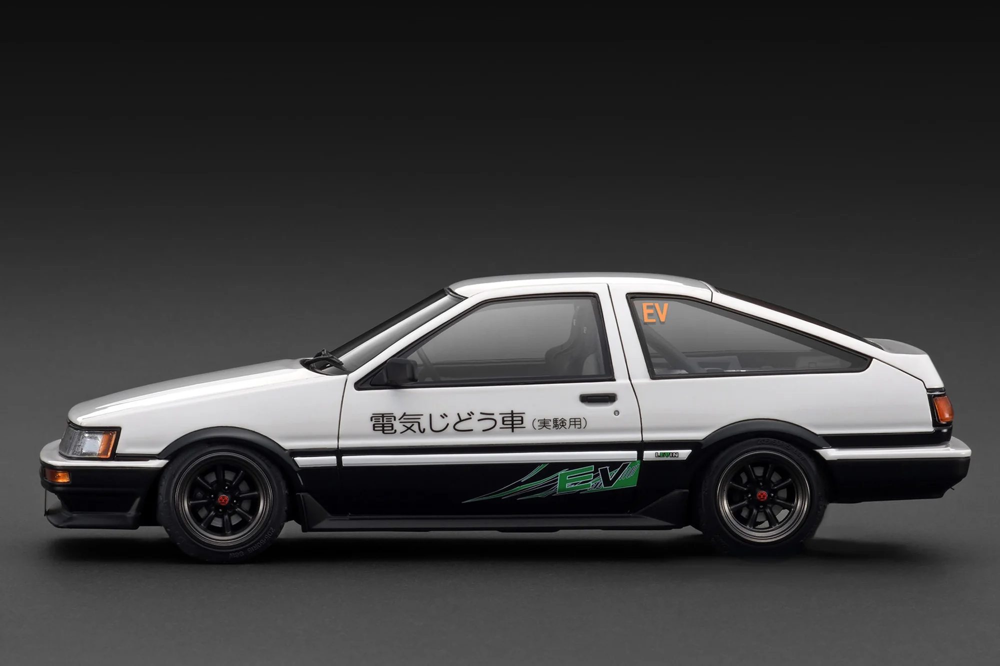Ignition Model 1:18 Toyota Corolla Levin 3Dr (AE86) BEV in White/Black - Image 3