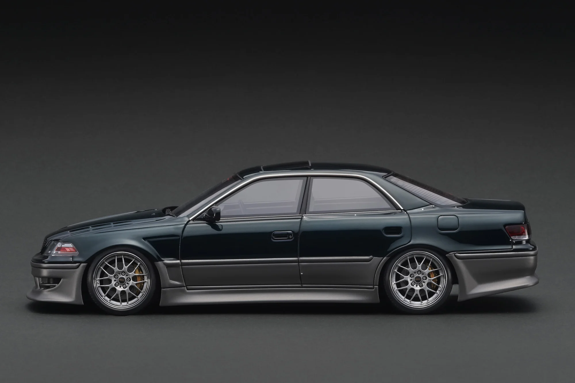 Ignition Model 1:18 Toyota Mark-II (JZX100) VERTEX in Dark Green Metallic / Gun Metallic - Image 2