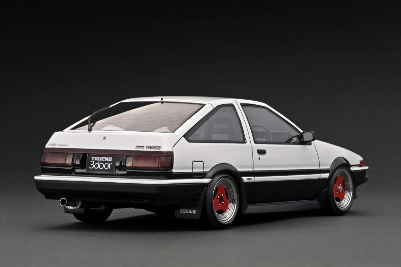 Ignition Model 1:18 Toyota Sprinter Trueno 3Dr GT Apex (AE86) in White & Black - Image 2