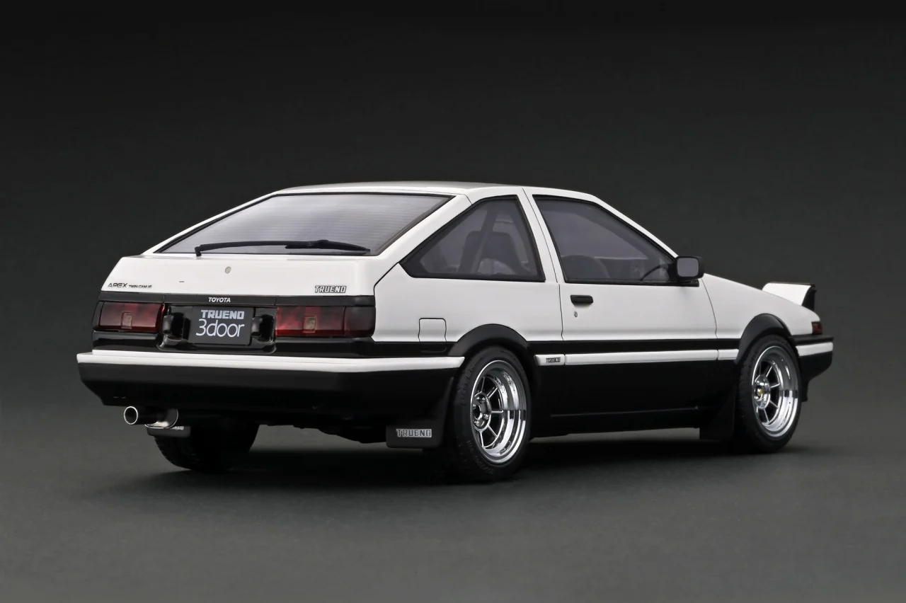 Ignition Model 1:18 Toyota Sprinter Trueno 3Dr GT Apex (AE86) in White & Black - Image 2