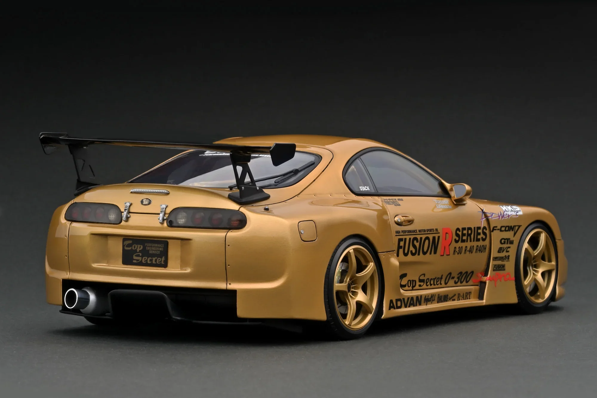 Ignition Model 1:18 Toyota Supra (JZA80) TOP SECRET "GT-300" in Gold with Smokey Nagata Figure - Image 3