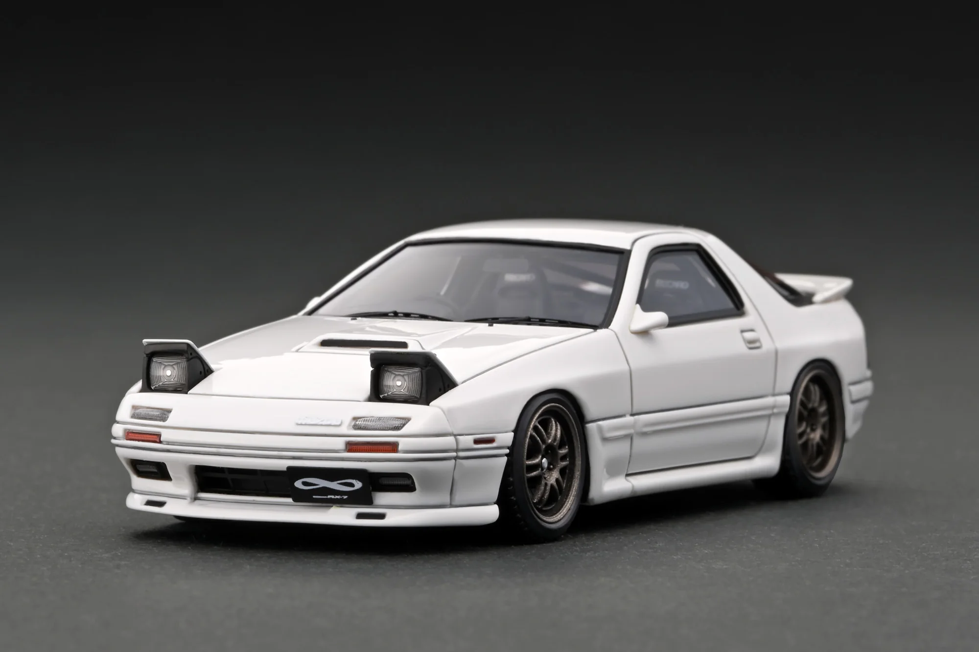 Ignition Model 1:43 Mazda Savanna RX-7 Infini (FC3S) White with 13B Engine Display - Image 2