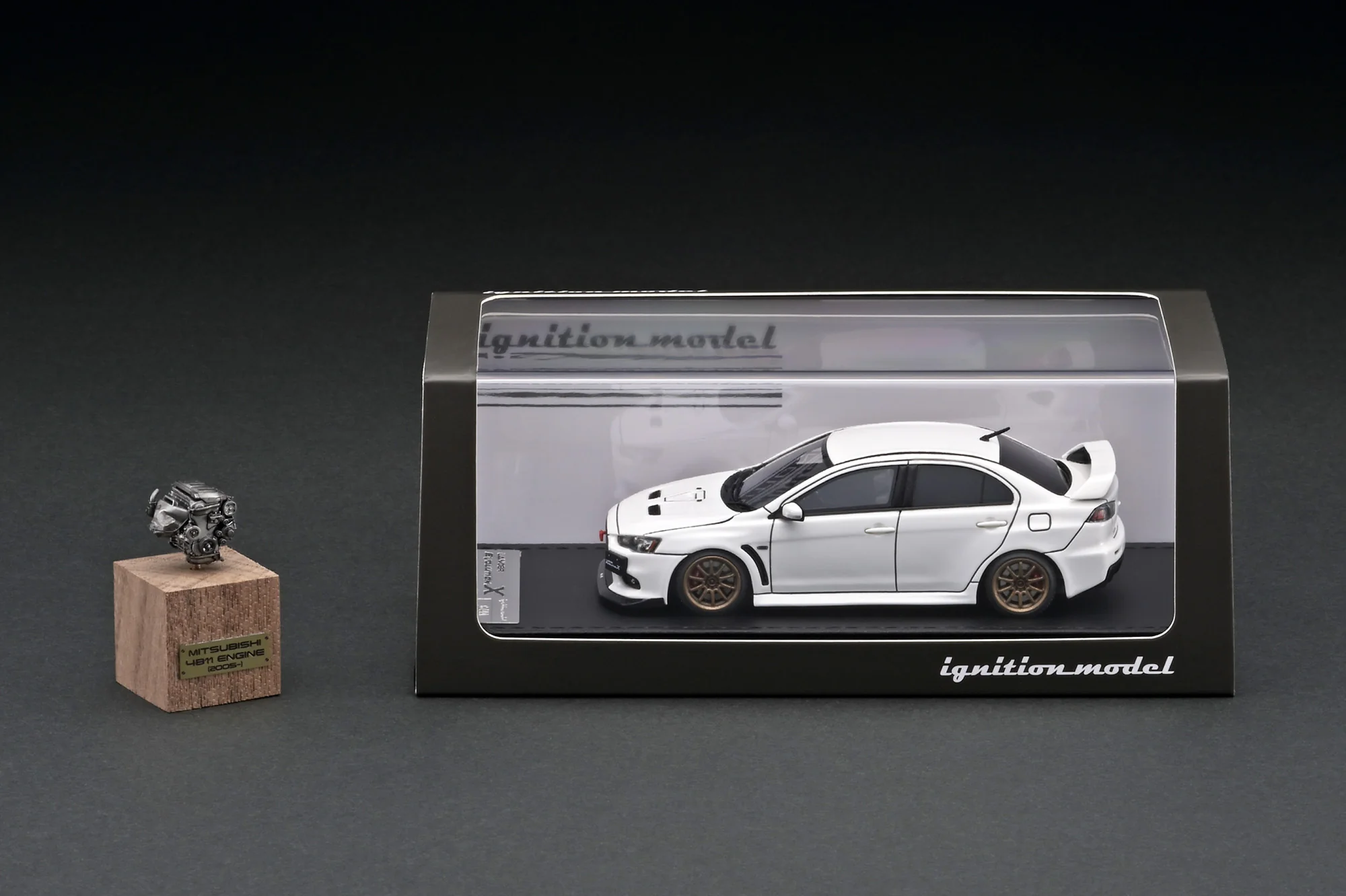 Ignition Model 1:43 Mitsubishi Lancer Evolution X (CZ4A) White with 4B11 Silver Engine Display - Image 6
