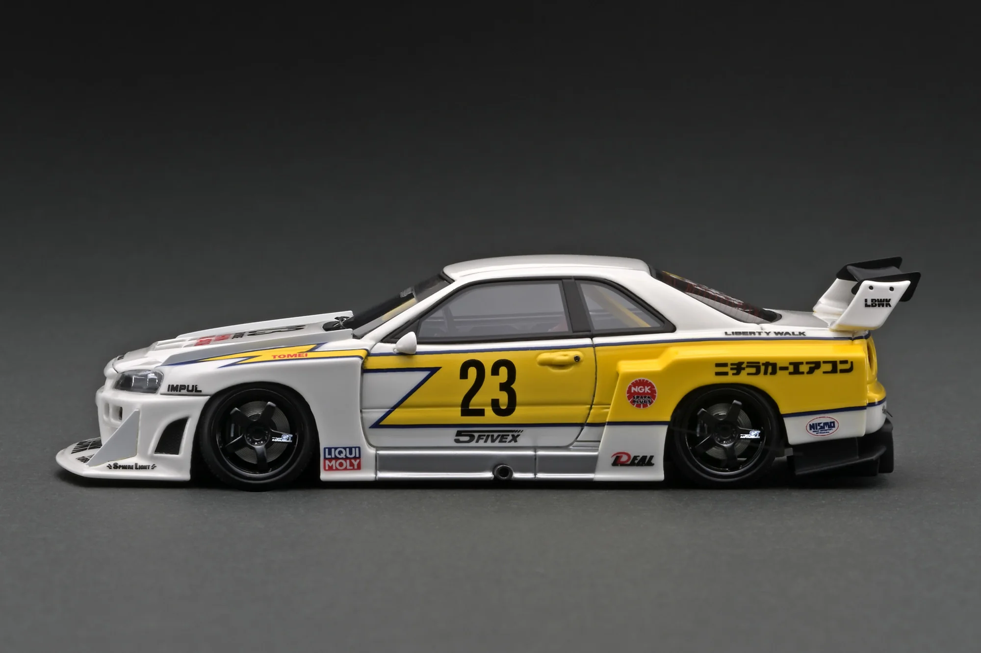 Ignition Model 1:43 Nissan Skyline (ER34) Super Silhouette LBWK in White and Yellow with Mr. Kato Figure - Image 3