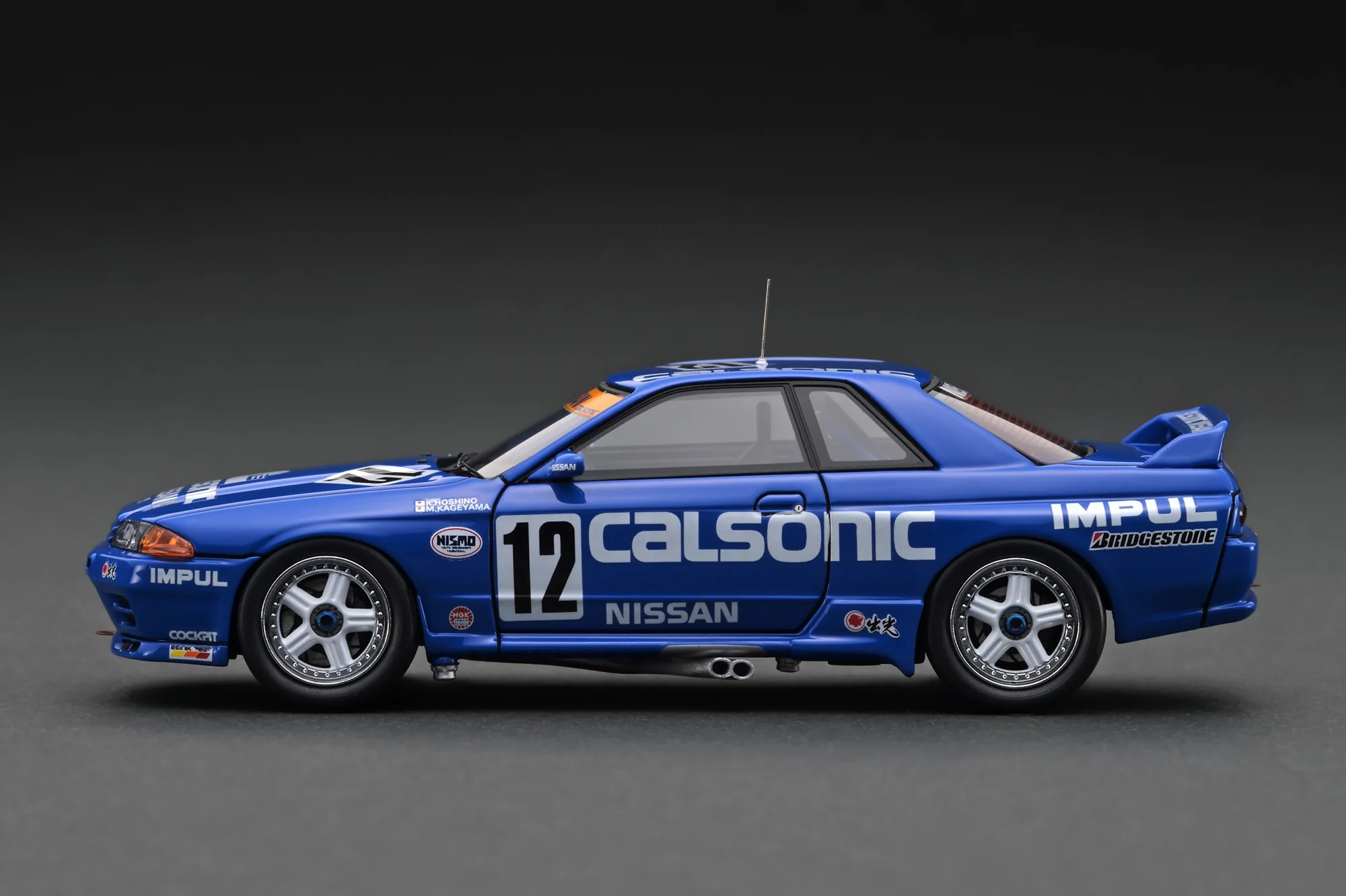 Ignition Model 1:43 Nissan Skyline GT-R (BNR32) (#12) Calsonic 1992 JTC with Mr. Hoshino Figure - Image 3