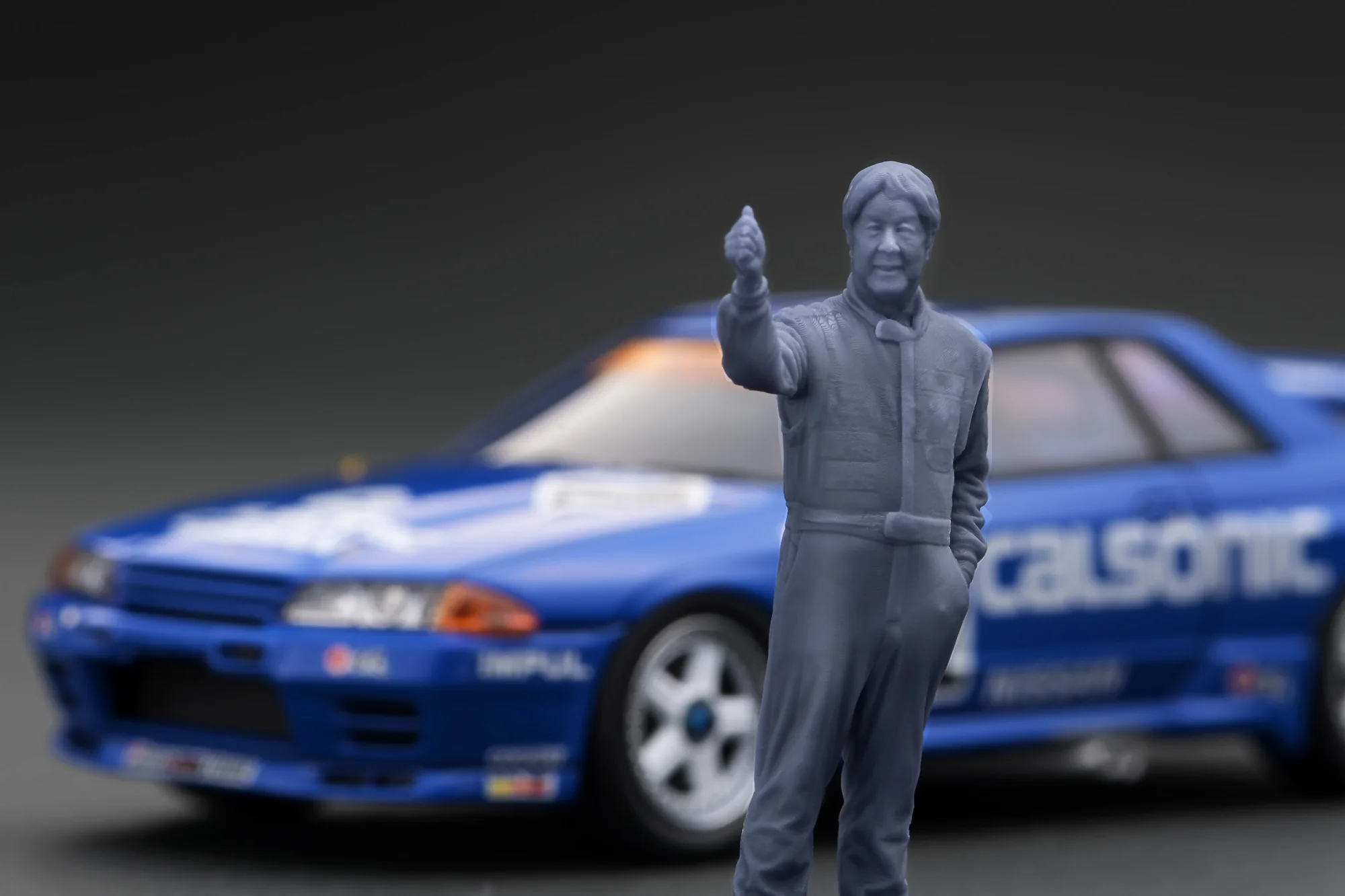 Ignition Model 1:43 Nissan Skyline GT-R (BNR32) (#12) Calsonic 1992 JTC with Mr. Hoshino Figure - Image 4