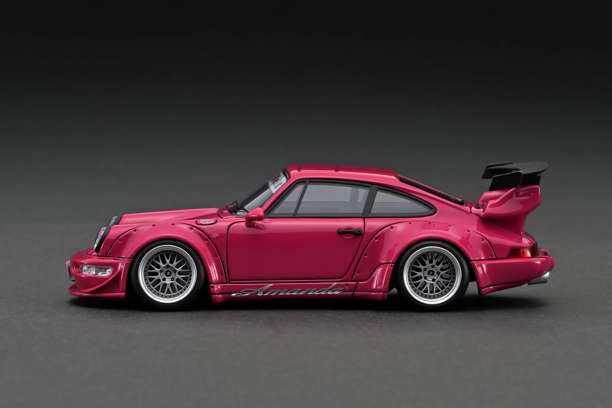 Ignition Model 1:43 Porsche 964 RWB in Pink with M64 Engine Display - Image 4