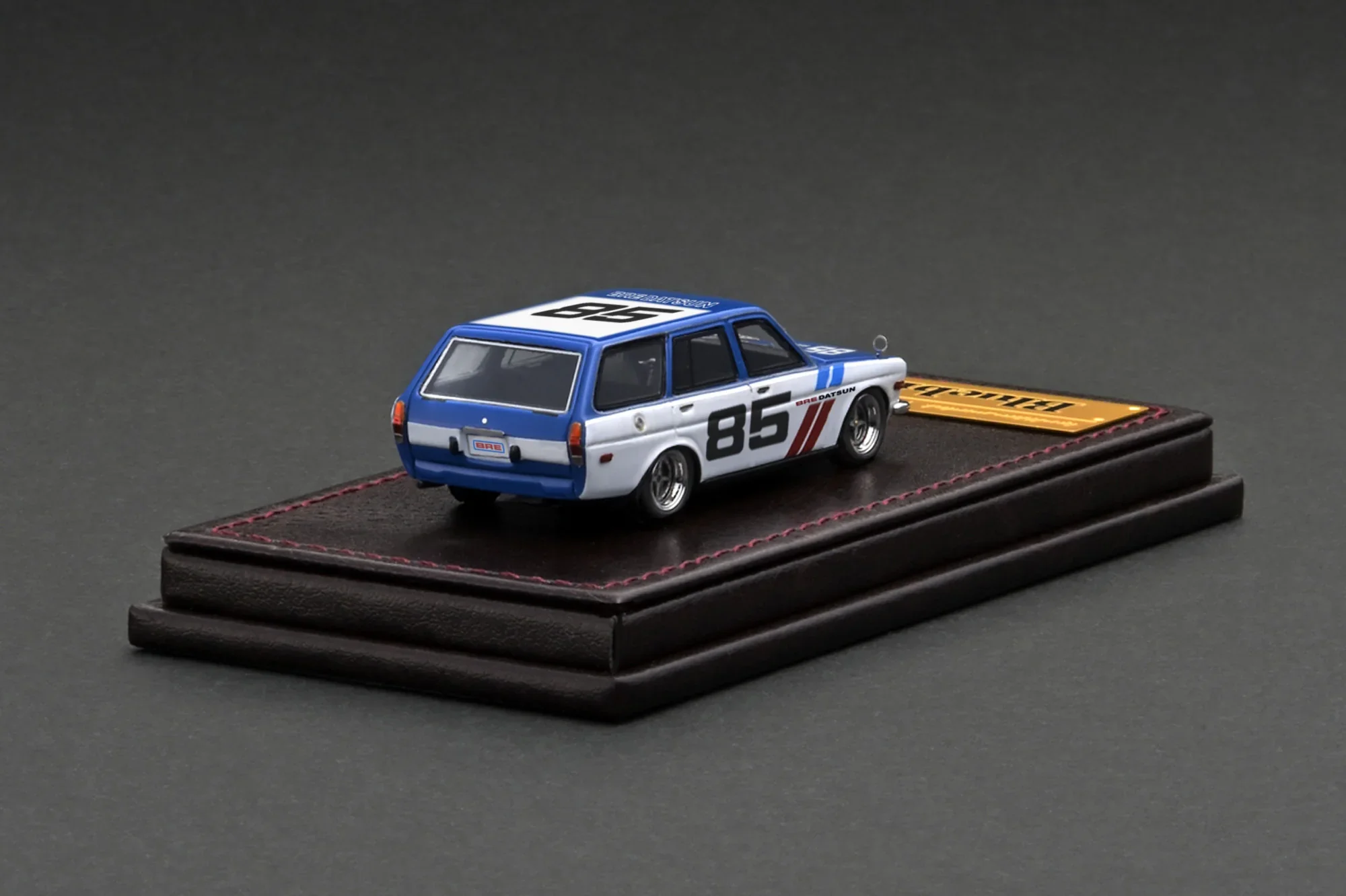 Ignition Model 1:64 Nissan Datsun Bluebird (510) Wagon in Blue / White - Image 2